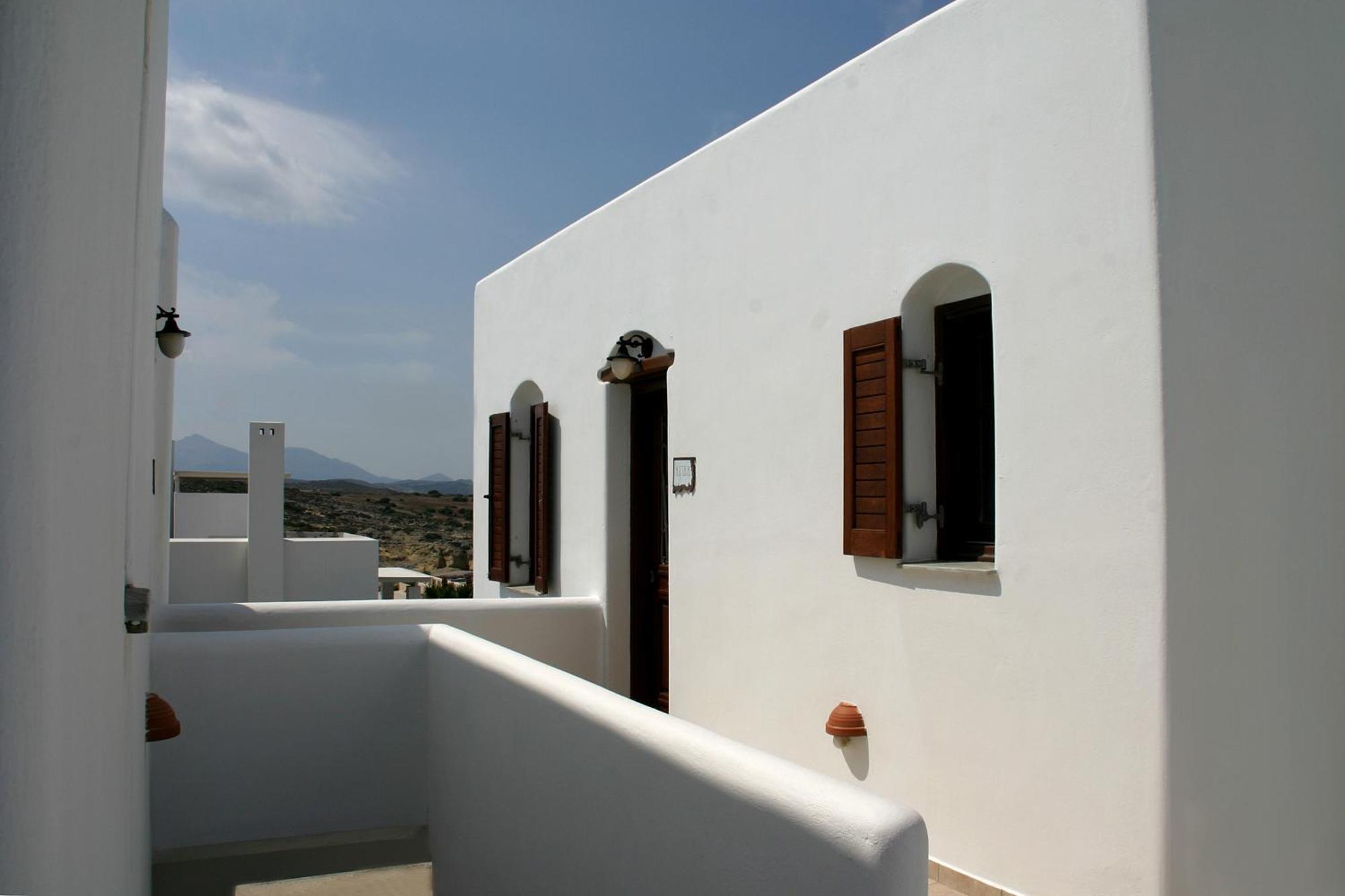 Niriides Studios Pachaina Exterior photo